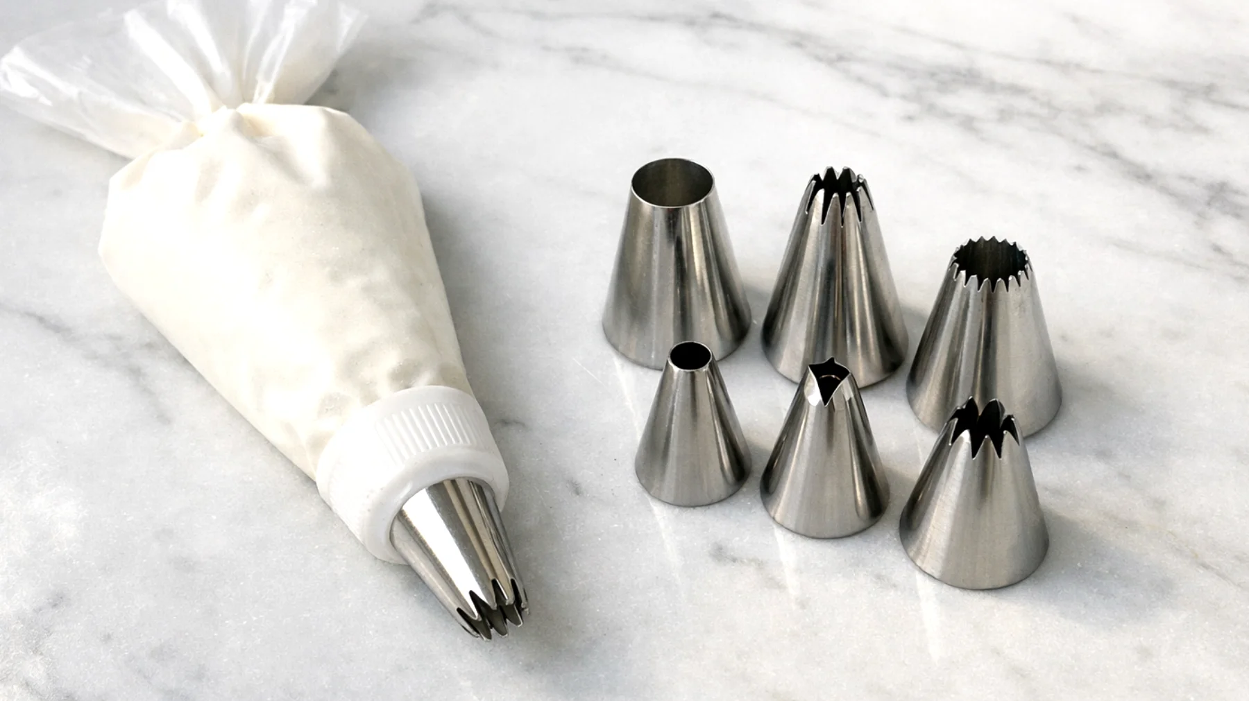 Come scegliere la sac à poche giusta per le proprie esigenze in cucina, considerando materiali, dimensioni e tipologie disponibili"